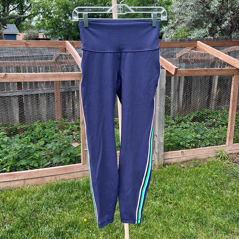 NWOT Old Navy Active Go-Dry Leggings • Size Small • Blue with Stripes